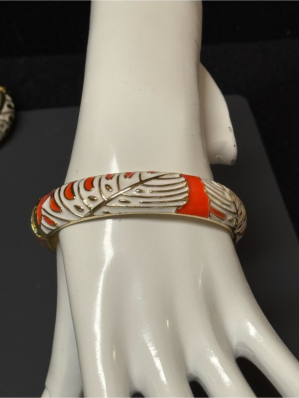 NWOT Orange Enamel Monstera Leaf Hinged Bangle Clamper Bracelet Gold Tone